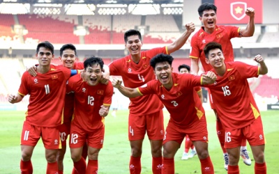 Bóng đá và… mâm cỗ