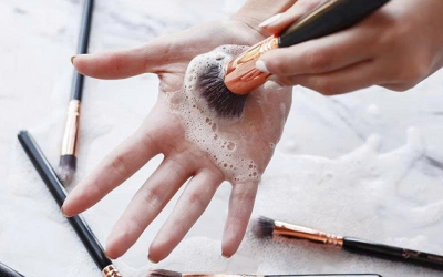 Cách vệ sinh cọ trang điểm theo chuyên gia da liễu