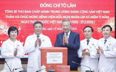 Tổng Bí thư Tô Lâm tri ân các 'chiến sĩ áo trắng' Bệnh viện Hữu Nghị