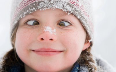 Cố tình làm mắt lác để trêu đùa có gây hại cho mắt?