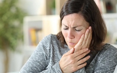 Mãn kinh tác động đến sức khỏe răng miệng thế nào?