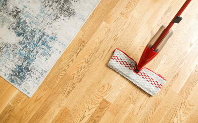 7 cách xử lý sàn gỗ trơn trượt không cần thay mới