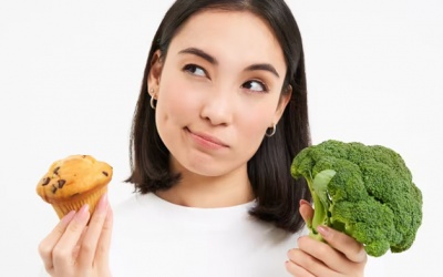 Ăn uống thế nào để bớt đau bụng kinh?