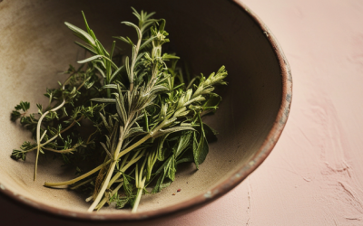 5 bí quyết đơn giản giúp bạn “hồi sinh” rau thơm đã bị héo