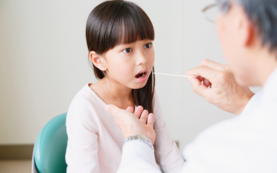 Trẻ viêm họng - Mách mẹ cách chăm sóc và dinh dưỡng hợp lý