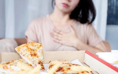 Bữa ăn nhiều dầu mỡ có thể gây đau ngực sau 30 phút - vì sao?