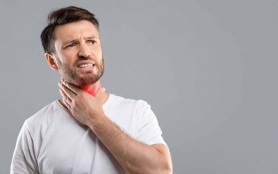 Vì sao đau họng uống thuốc mãi không khỏi?