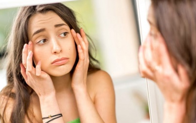 6 thói quen trước giờ ngủ khiến làn da kém tươi tắn  