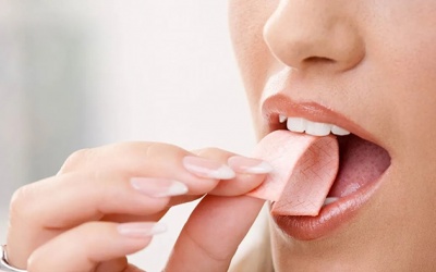 Lỡ nuốt kẹo cao su có sao không?