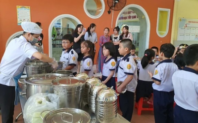 Thủ tướng: Siết chặt an toàn thực phẩm trường học, công khai bữa ăn học sinh