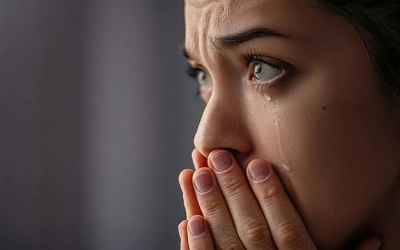 Vì sao bạn dễ khóc hơn khi căng thẳng?