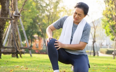 Cách giảm đau đầu gối cho phụ nữ tuổi trung niên  