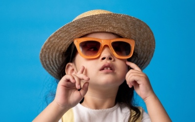 Lưu ý giúp bảo vệ mắt trẻ em khỏi tia cực tím