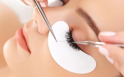 Nhiễm bọ ve trên mí mắt vì nối mi 