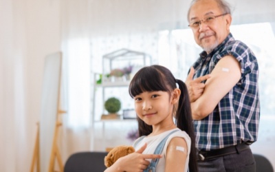 Đang uống kháng sinh có nên tiêm vaccine cúm?