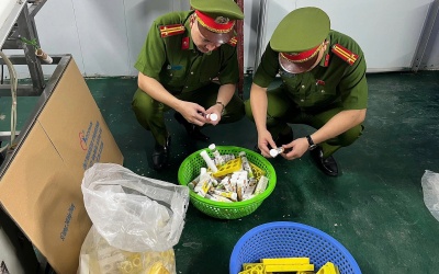 Phát hiện 1,2 triệu lọ C sủi giả, chứa chất bảo quản vượt ngưỡng 33 lần