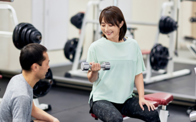 Bài tập 10 phút với một quả tạ đơn giúp toàn thân chắc khỏe