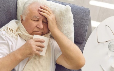 Người cao tuổi bị viêm phế quản mạn tính cần lưu ý gì?