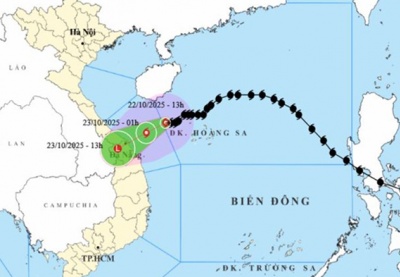 Bắc Bộ trời lạnh, Trung Bộ mưa to do bão số 12