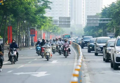 Hà Nội ngày nắng hanh, Trung Bộ vẫn mưa lớn