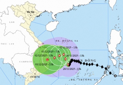 Áp thấp nhiệt đới 'bám đuôi' bão số 15 trên biển Đông