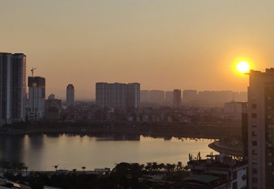 Thời tiết cuối tuần: Đất liền ngày nắng, trên biển cảnh báo sóng lớn