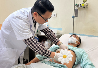 Bệnh viện Việt Đức điều trị sỏi đường mật trong gan bằng kỹ thuật ít xâm lấn