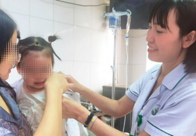 Kịp thời phẫu thuật tái tạo khuôn mặt cho bé gái 22 tháng tuổi bị chó cắn