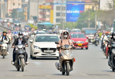 Nắng nóng bao trùm từ Bắc vào Nam, có nơi trên 38 độ
