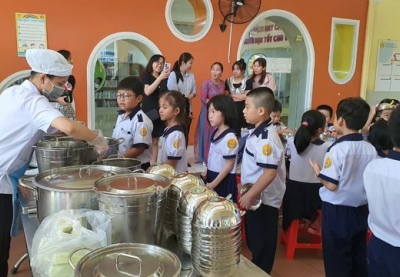 Thủ tướng: Siết chặt an toàn thực phẩm trường học, công khai bữa ăn học sinh