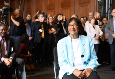 Giải Nobel Hòa bình được trao cho Luật sư nhân quyền Navi Pillay