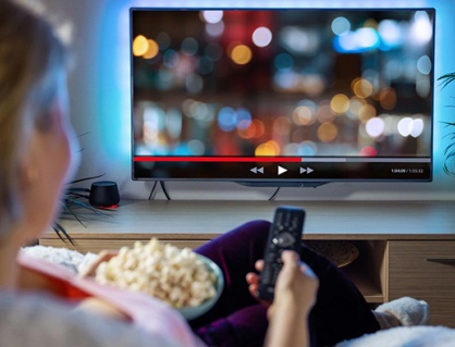 Nguy cơ đau lưng từ thói quen giải trí quen thuộc