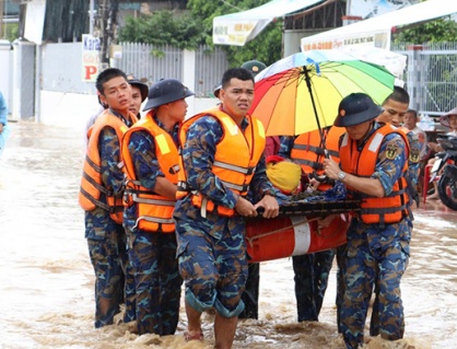Trung Bộ mưa kéo dài đến 24/11, Bắc Bộ ngày nắng - đêm rét