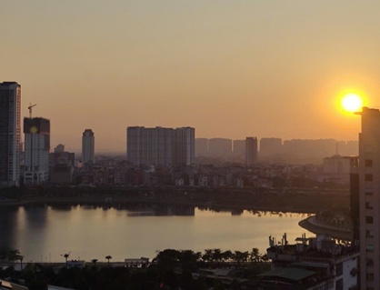 Thời tiết cuối tuần: Đất liền ngày nắng, trên biển cảnh báo sóng lớn