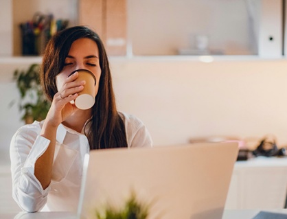 Tay run, tim đập nhanh khi uống cà phê: Làm sao để hết?