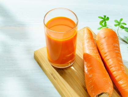 Infographic: So sánh lợi ích của cà rốt nguyên củ và nước ép cà rốt?