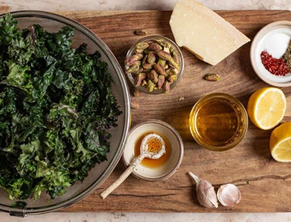 Một nguyên liệu giúp “nâng cấp” món salad cải xoăn