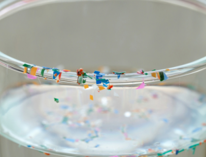 Vi nhựa và hormone: Mối liên hệ đáng lo ngại từ những vật dụng quen thuộc