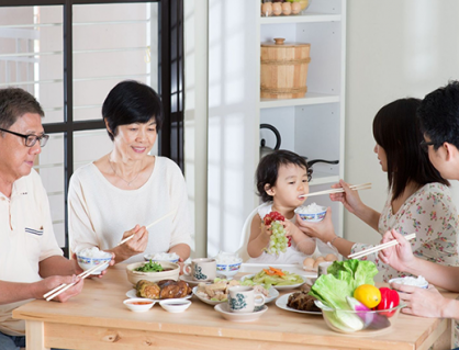 Giúp trẻ ăn uống lành mạnh trong dịp lễ hội