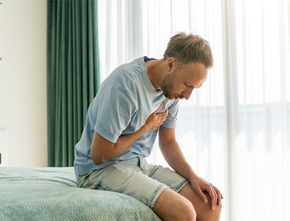 Tim bỏ nhịp khi cúi người, thay đổi tư thế có đáng lo?