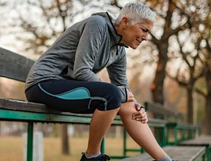 Chân ngứa ngáy khi chạy là do đâu?