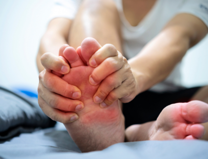 Infographic: Những điều cần biết để bảo vệ sức khỏe bàn chân