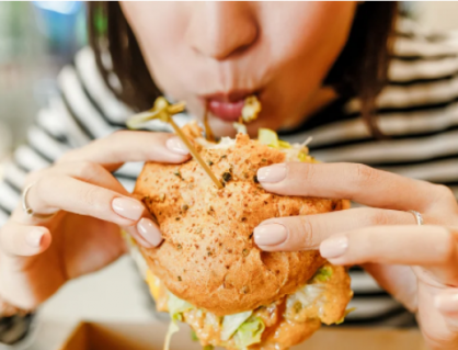 Ăn nhanh: Thói quen nhỏ, hệ lụy lớn cho sức khỏe