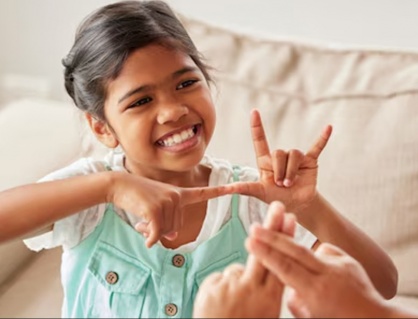 Hành vi ở trẻ khiến cha mẹ lo lắng, nhưng bác sĩ xác nhận là bình thường