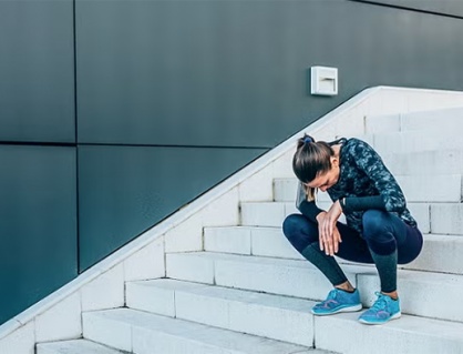 Tại sao bạn bị hụt hơi, tim đập nhanh khi leo cầu thang?