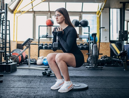 Biến thể squat giúp bạn có cơ đùi mạnh mẽ