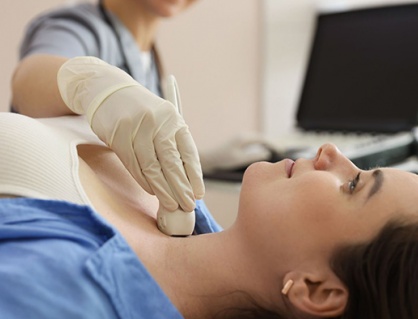 Những dấu hiệu cảnh báo bướu cổ và cách chăm sóc tuyến giáp