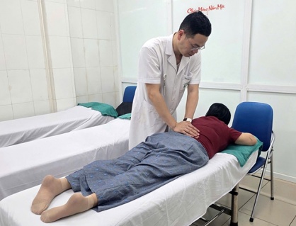 Điều trị đau lưng do trượt đốt sống bằng Y học cổ truyền