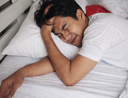 Bệnh run vô căn ảnh hưởng thế nào đến chất lượng giấc ngủ?