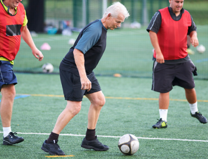 6 lý do 'bóng đá đi bộ' là lựa chọn thể thao hoàn hảo cho người cao tuổi